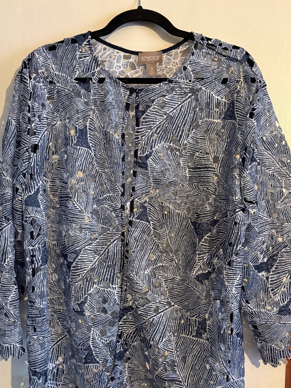 Chico's Blue & White Leaf-Print Button-Front Casual Shirt